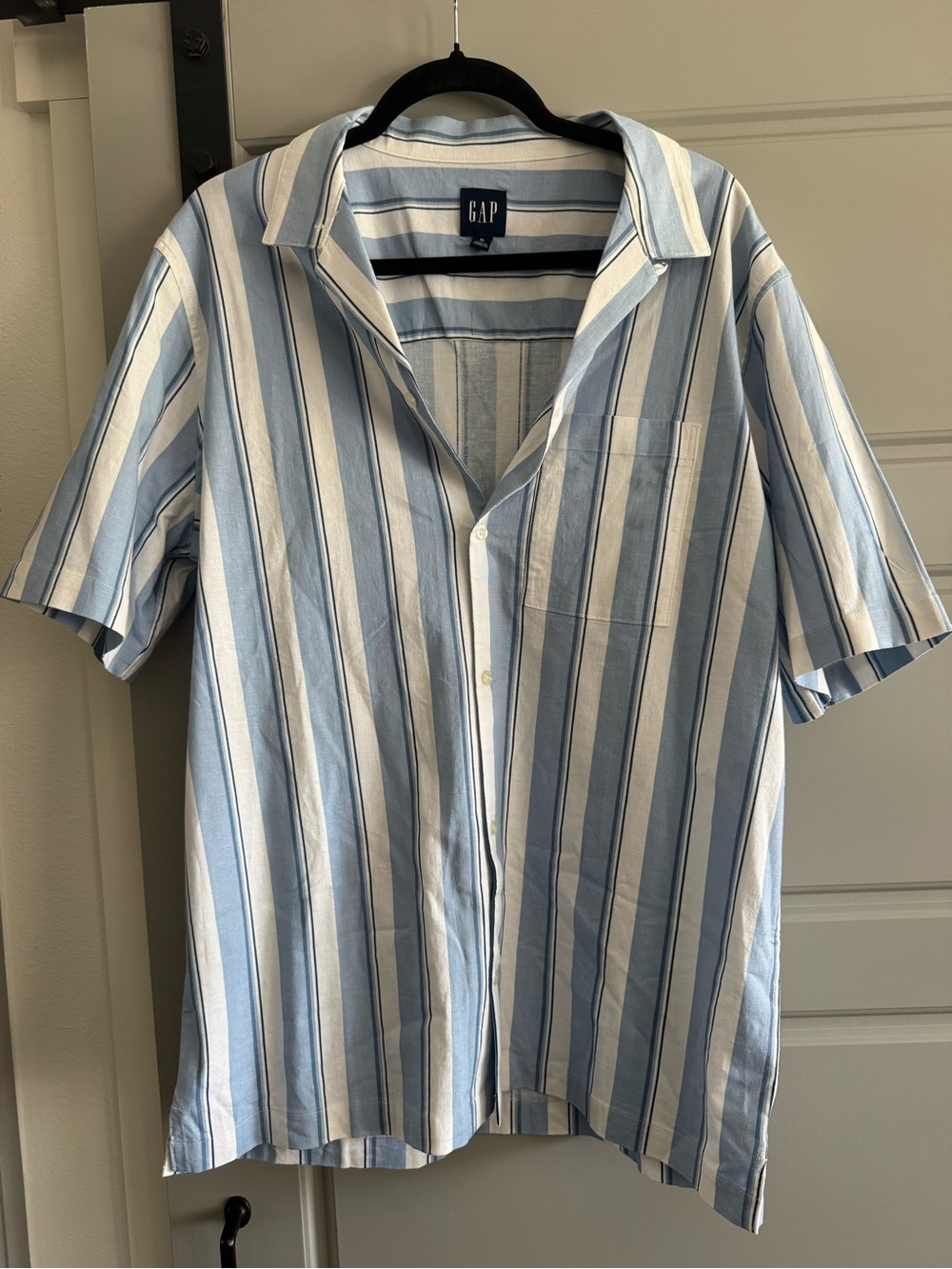 GAP Men’s Sky Blue & White Vertical Stripe Short Sleeve Shirt